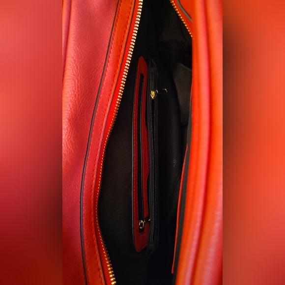 🩷Mellow World Hot Pink Purse | Gold Hardware | Excellent Condition - Picture 12 of 16